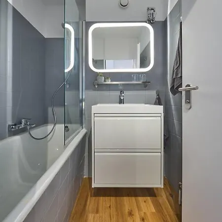 Apartment Modern, Gemuetlich, Panorama, Pool & Sauna, Netflix *